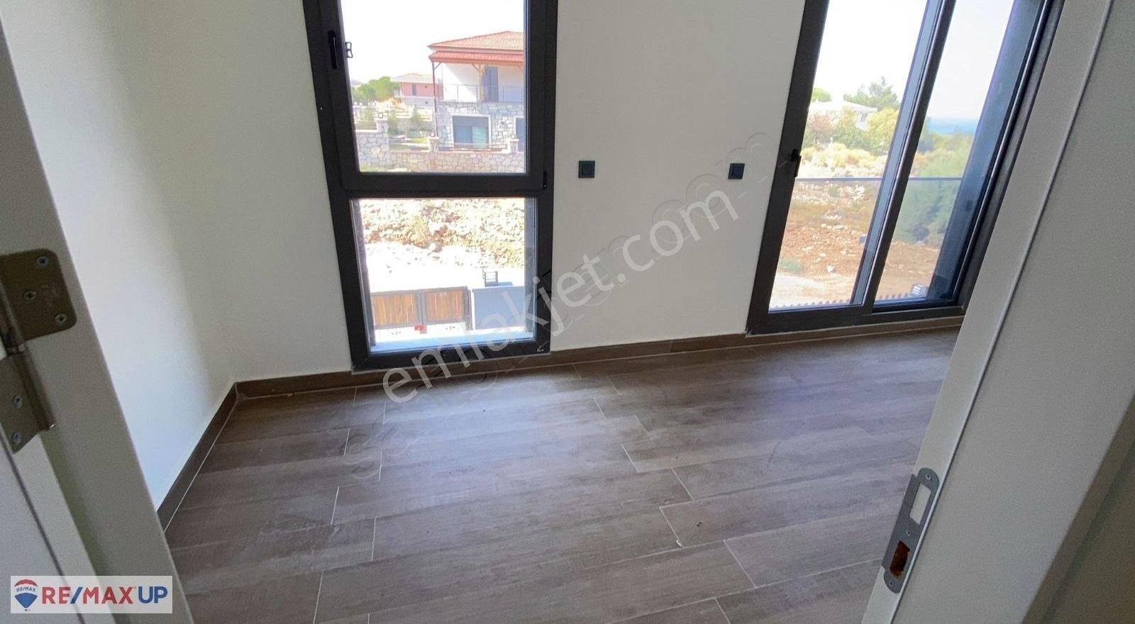 Karaburun Saip'te 5+2 Villa - Görsel 34
