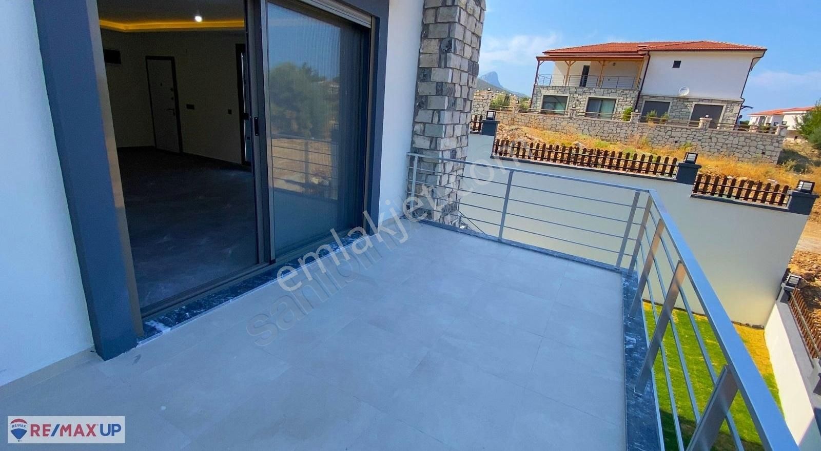 Karaburun Saip'te 5+2 Villa - Görsel 15