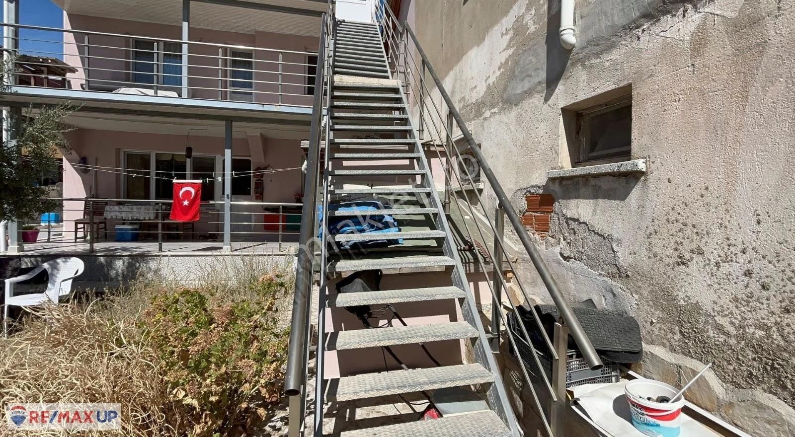 Mordoğan Merkez'de Satılık 5+2 Müstakil Ev - Görsel 4