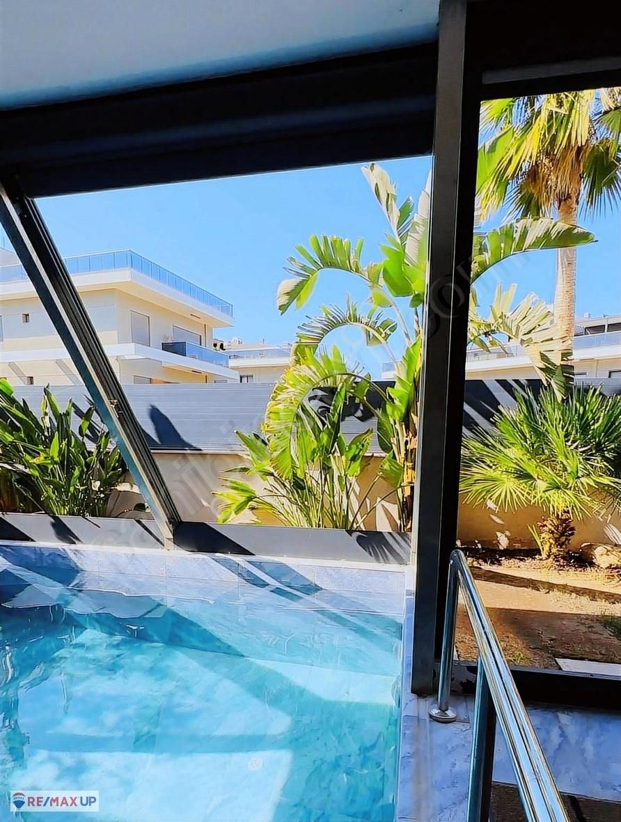 Urla Güvendik Mahallesi'nde Satılık Lüks Villa - Görsel 31