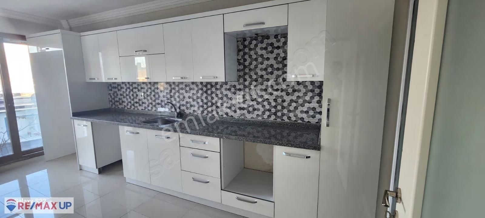 Tarıhı Asansöre 300 Mt., Denıze Yakın Satılık Sıfır Daıre