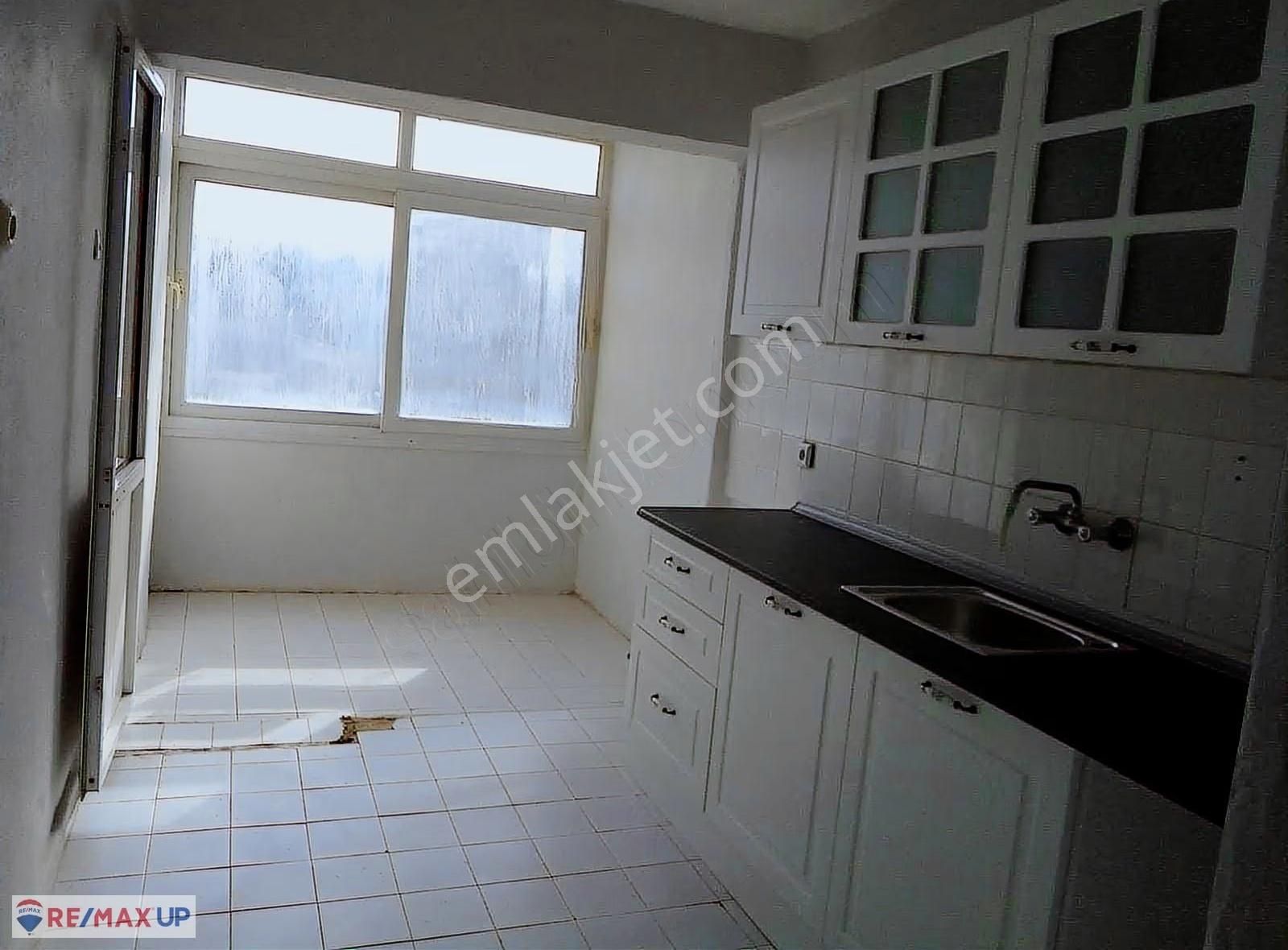Ürünkent Sitesinde Park Manzaralı, Ferah 3+1 Daire - Görsel 16