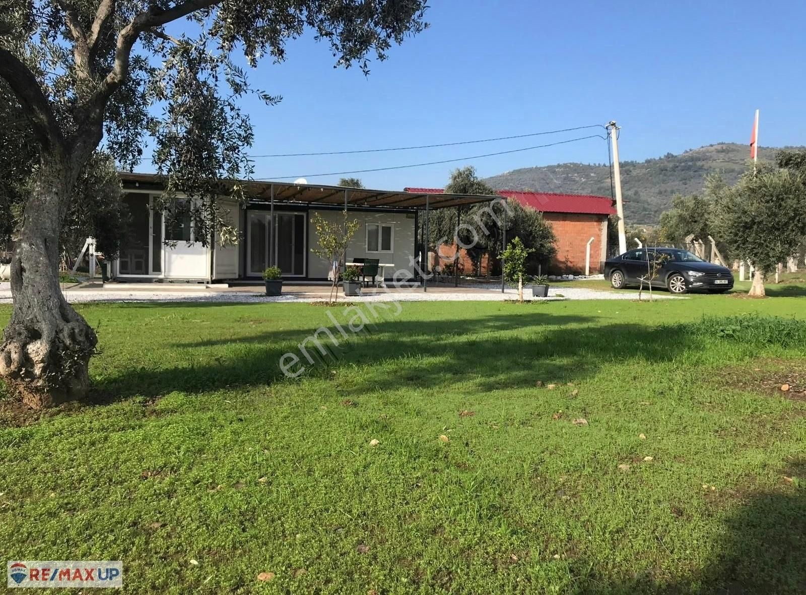 Yakapınarda Konteynerlı,zeytin Ve Meyve Ağaçlı Arazi