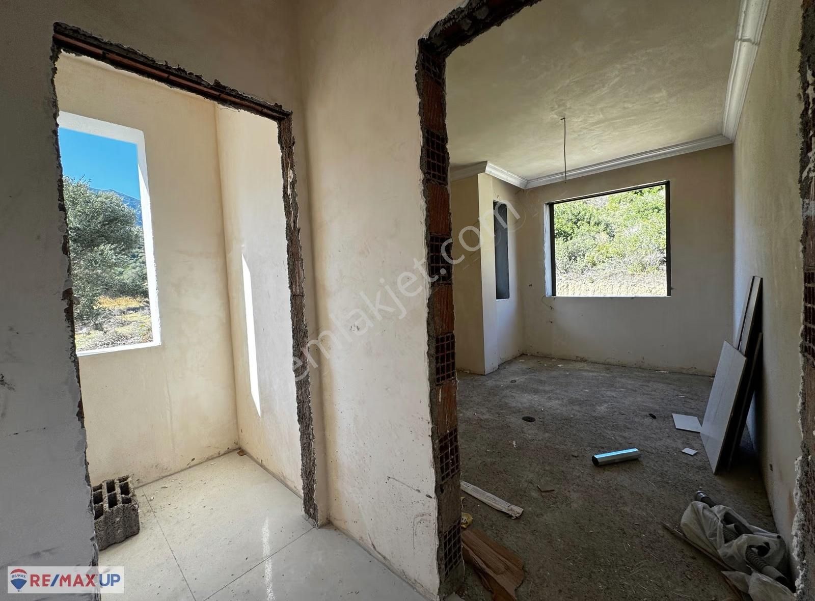 Lansmana Özel Ödeme Seçenekleriyle Denize 500 M Mesafede Villa