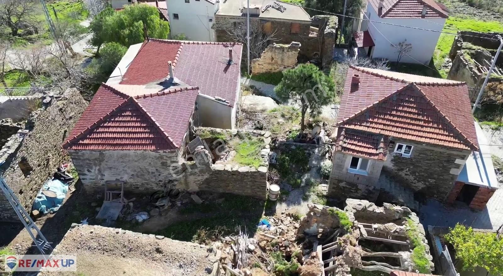 Parlak Köy İçi Taş Ev Ve Avlusu - Görsel 4