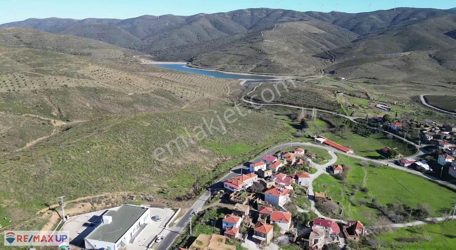 Parlak Köy İçi Taş Ev Ve Avlusu