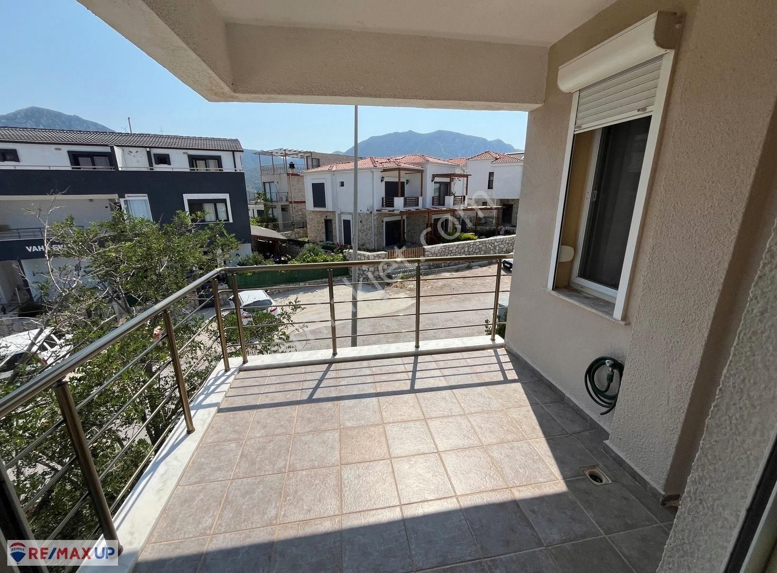 Burgazarkası'nda Deniz Manzaralı Tam Müstakil Villa - Görsel 18