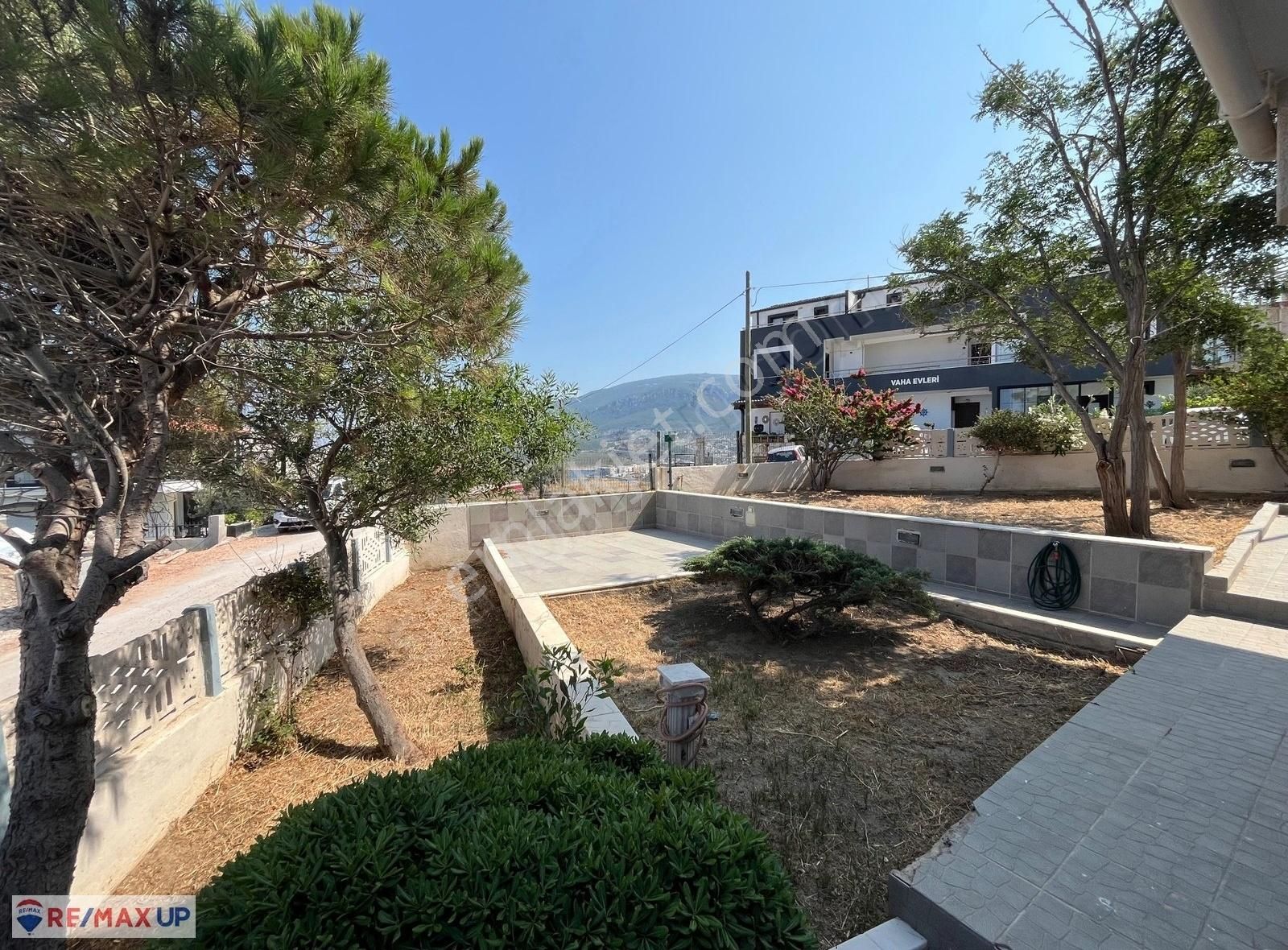 Burgazarkası'nda Deniz Manzaralı Tam Müstakil Villa - Görsel 14