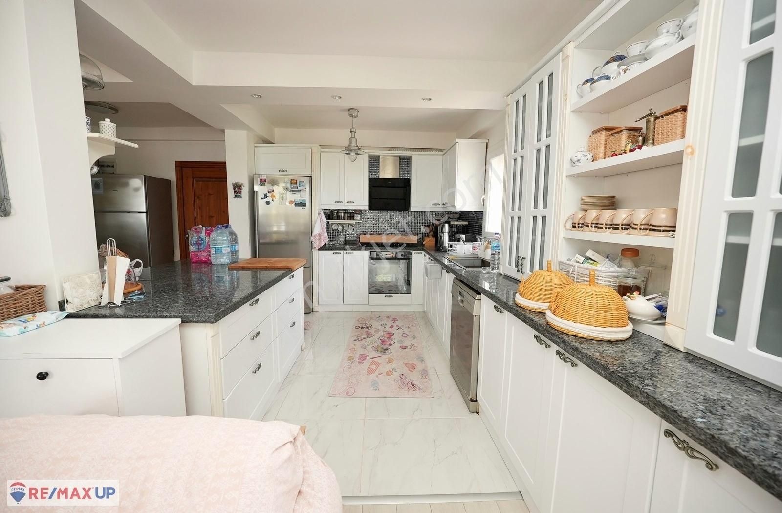 İncirlikoy'da Panoramik Deniz Manzaralı Tam Müstakil Villa - Görsel 15