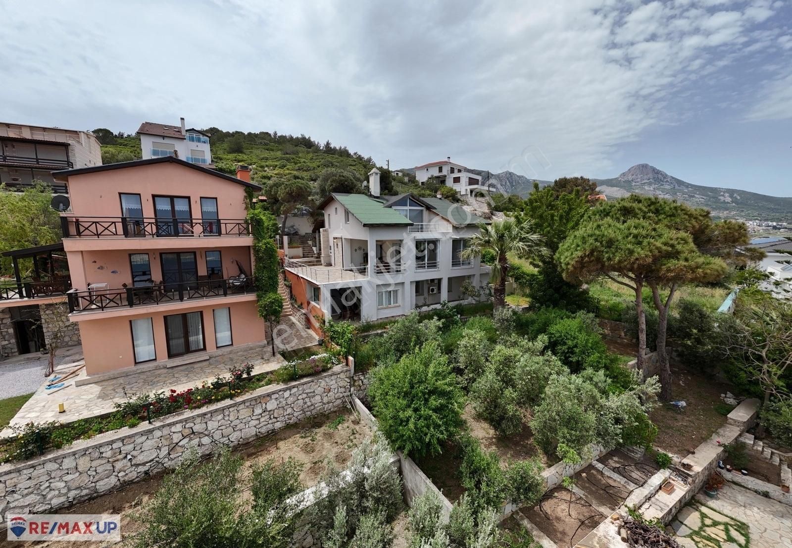 İncirlikoy'da Panoramik Deniz Manzaralı Tam Müstakil Villa