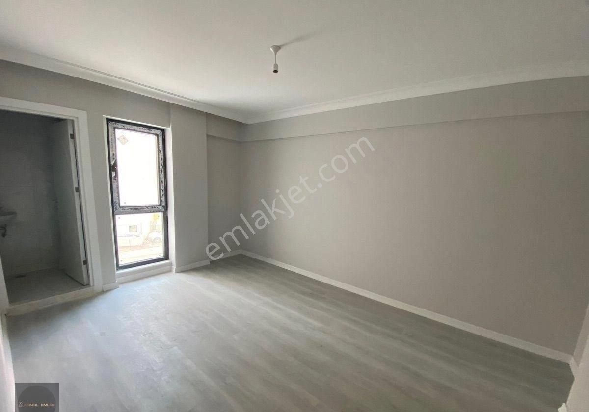 Güzelyalı Eğitim Mahallesi’nde Ayşin Park Sitesi’nde 3 + 1 Ara Kat Satılık Daire - Görsel 3