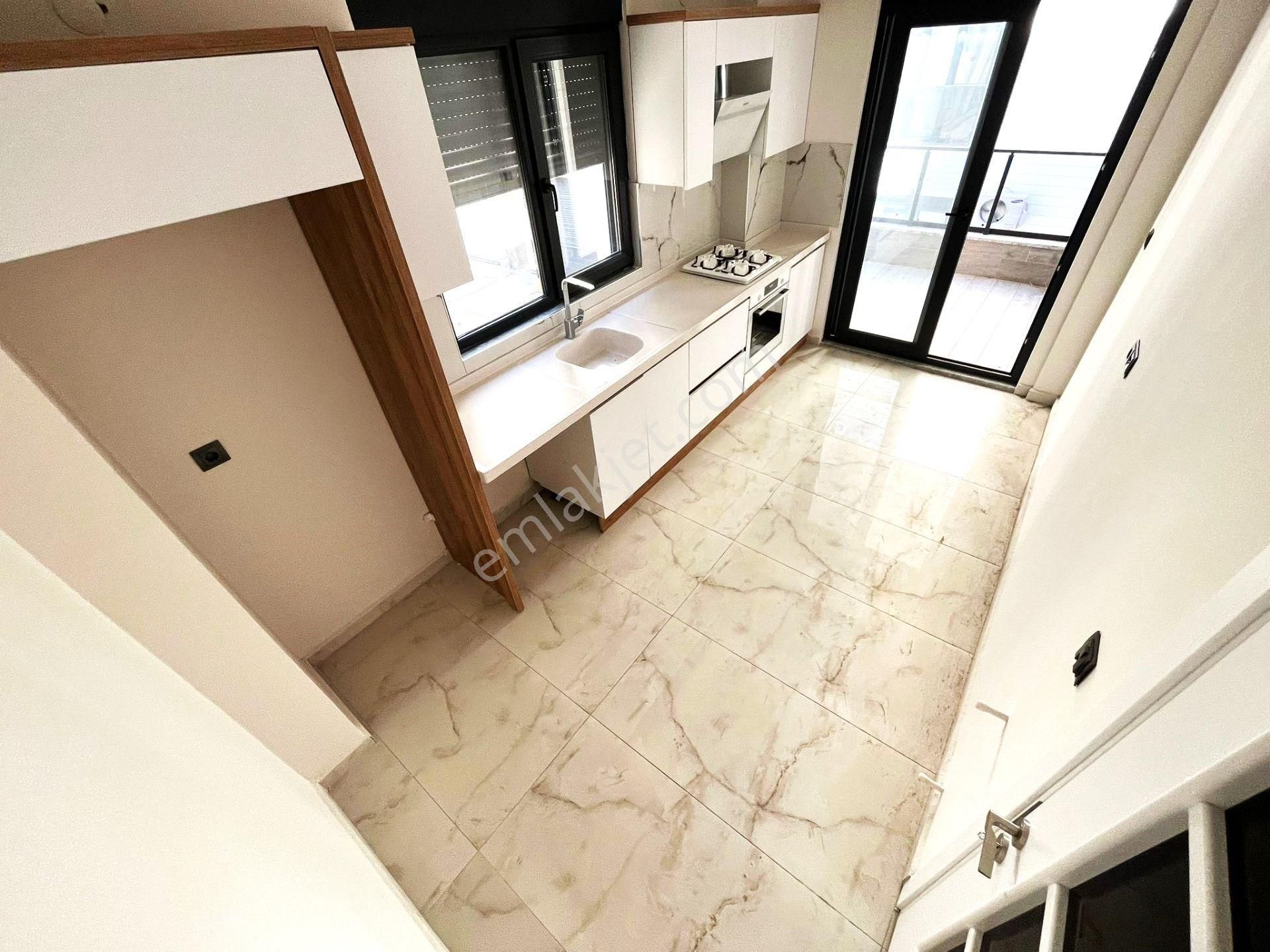🎇aygül'den 🎇akçay'da🎇 Sıfır Doğalgazlı Ebeveyn Banyolu Asansörlü Nezih Site İçi 2+1 Satılık Daire