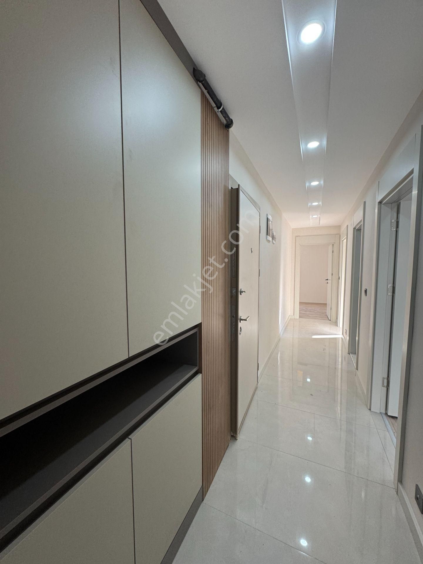 Yenigünde Yerden Isıtmalı Çatılı Lüks 2+1 Ler - Görsel 14