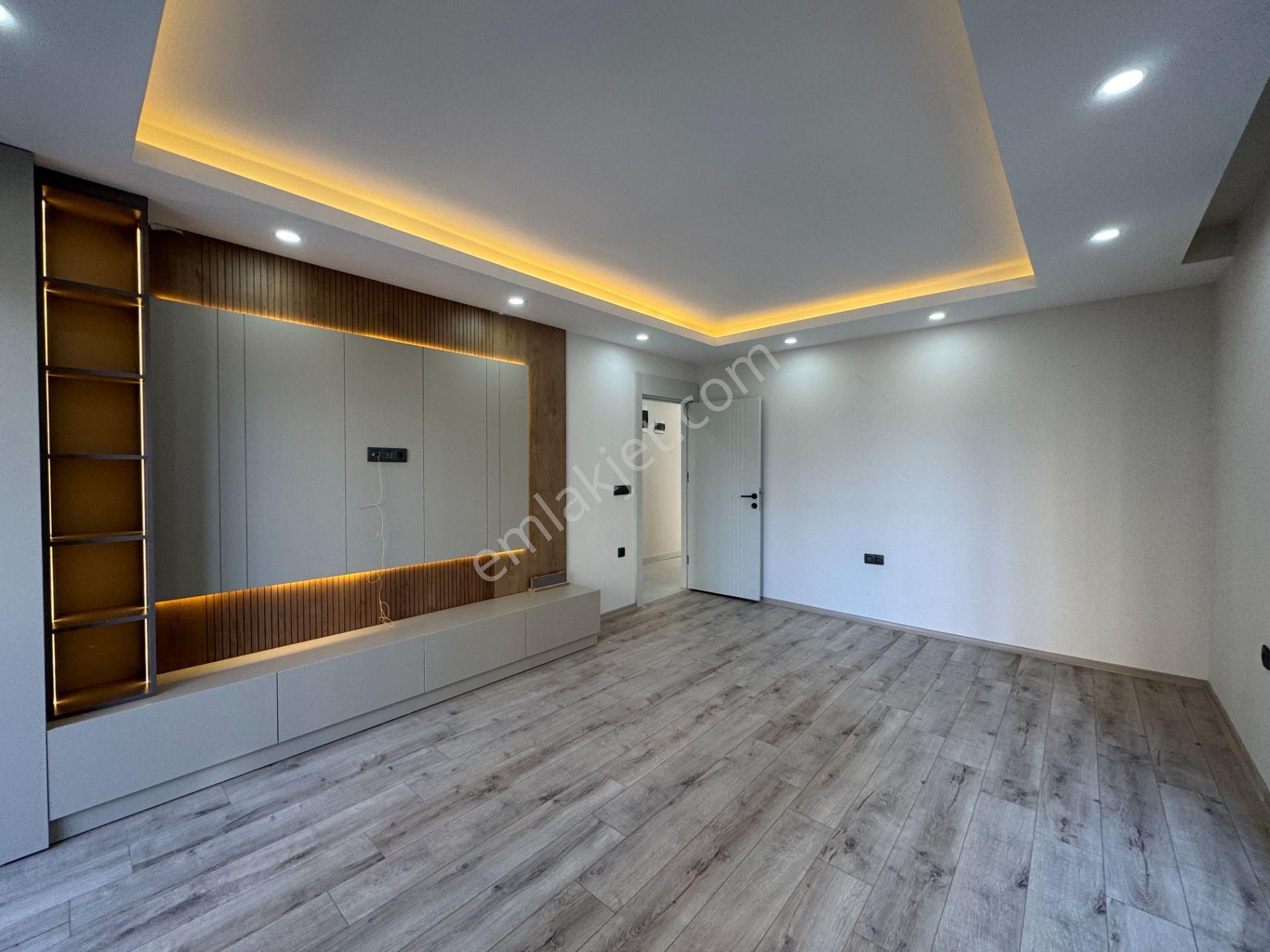 Yenigünde Yerden Isıtmalı Çatılı Lüks 2+1 Ler - Görsel 6