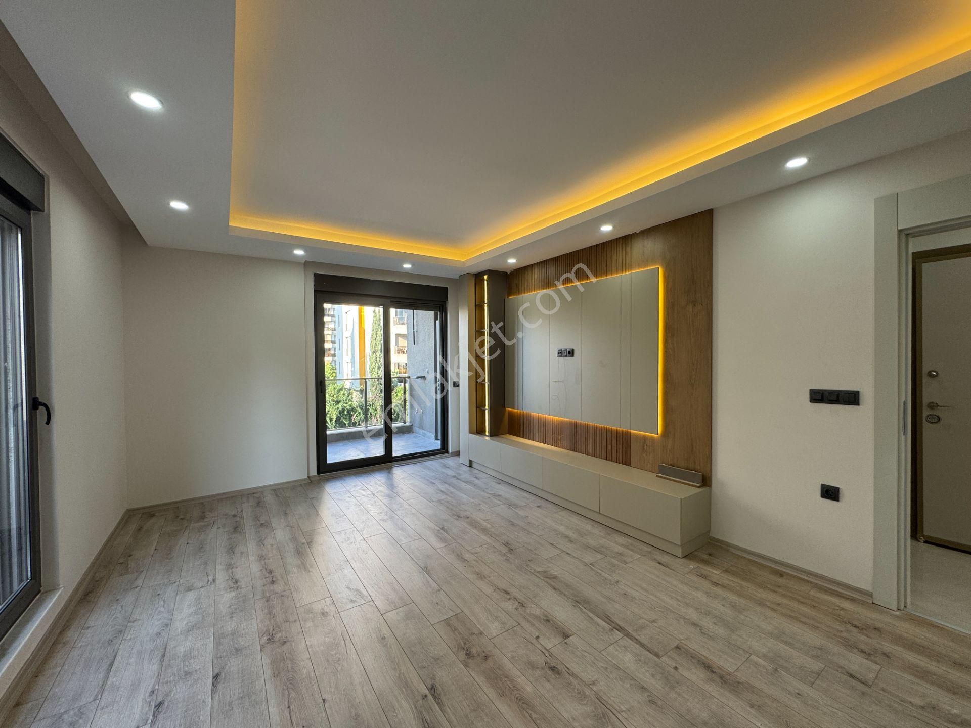 Yenigünde Yerden Isıtmalı Çatılı Lüks 2+1 Ler