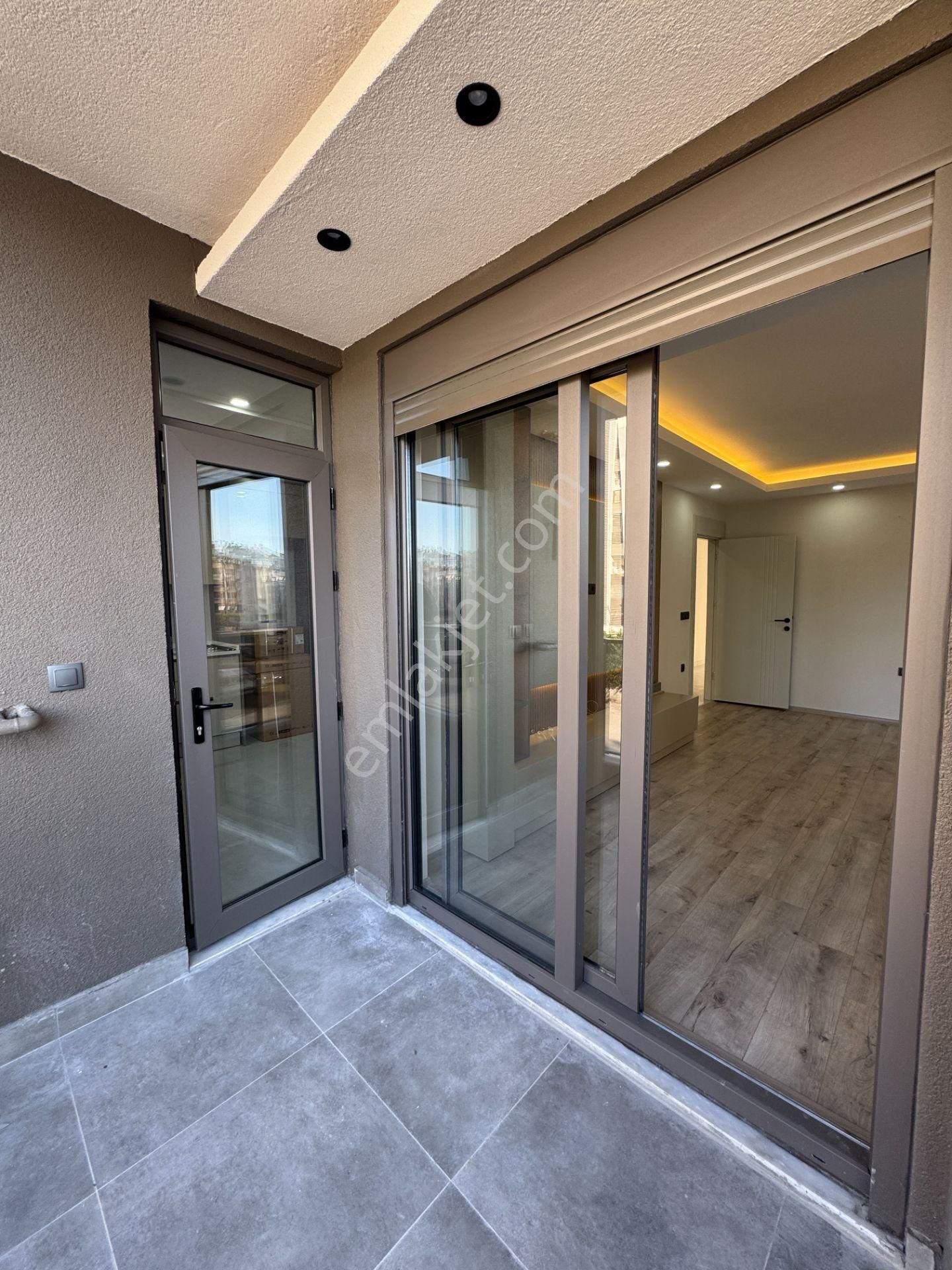 Yenigünde Yerden Isıtmalı Çatılı Lüks 2+1 Ler - Görsel 3