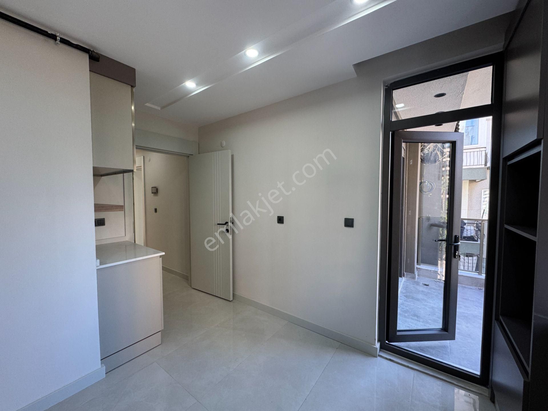 Yenigünde Yerden Isıtmalı Çatılı Lüks 2+1 Ler - Görsel 11