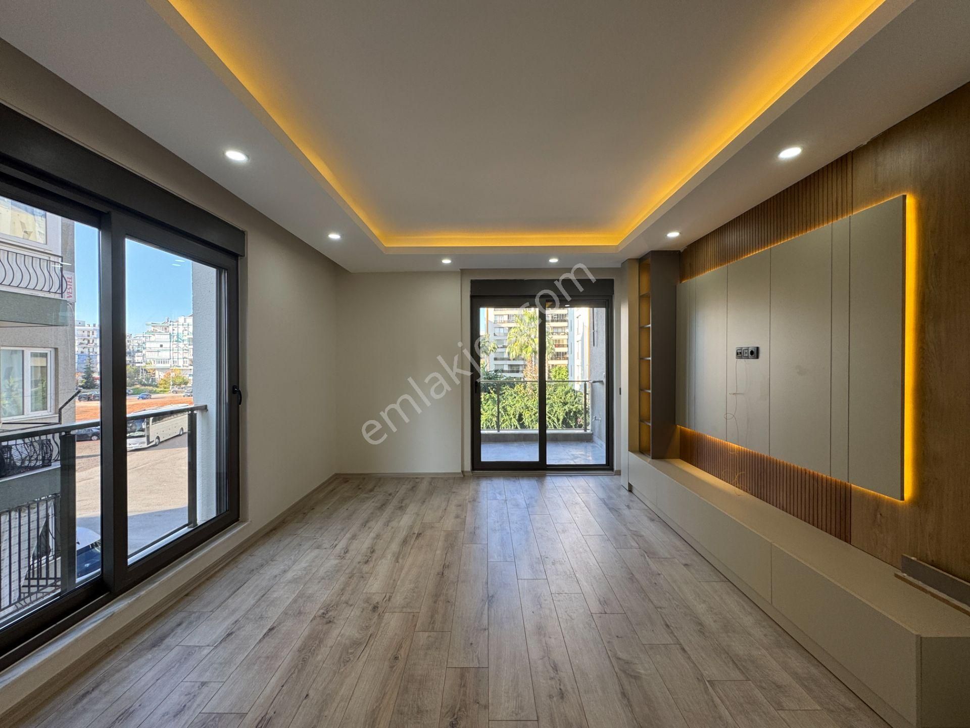 Yenigünde Yerden Isıtmalı Çatılı Lüks 2+1 Ler - Görsel 2