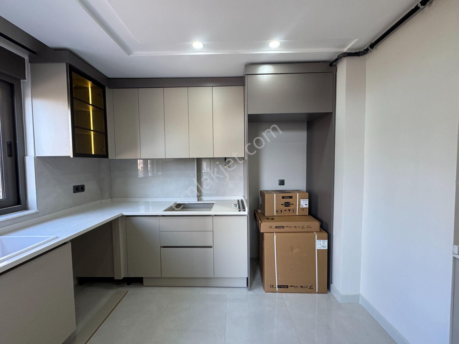 Yenigünde Yerden Isıtmalı Çatılı Lüks 2+1 Ler - Görsel 13