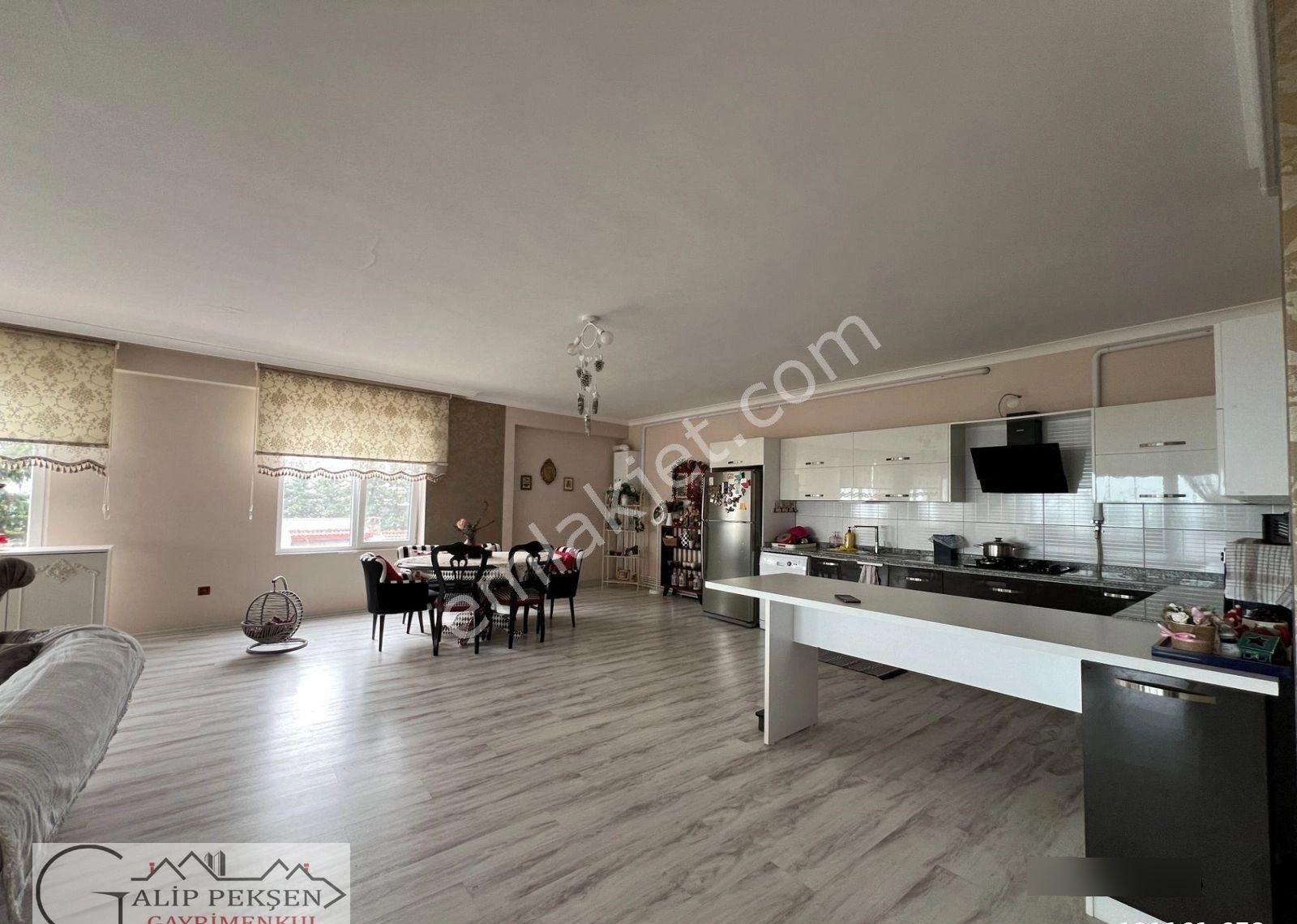 Trabzon Kaşüstü Akasya Sitesi Anayol Üzeri 4+1 Daire - Görsel 9