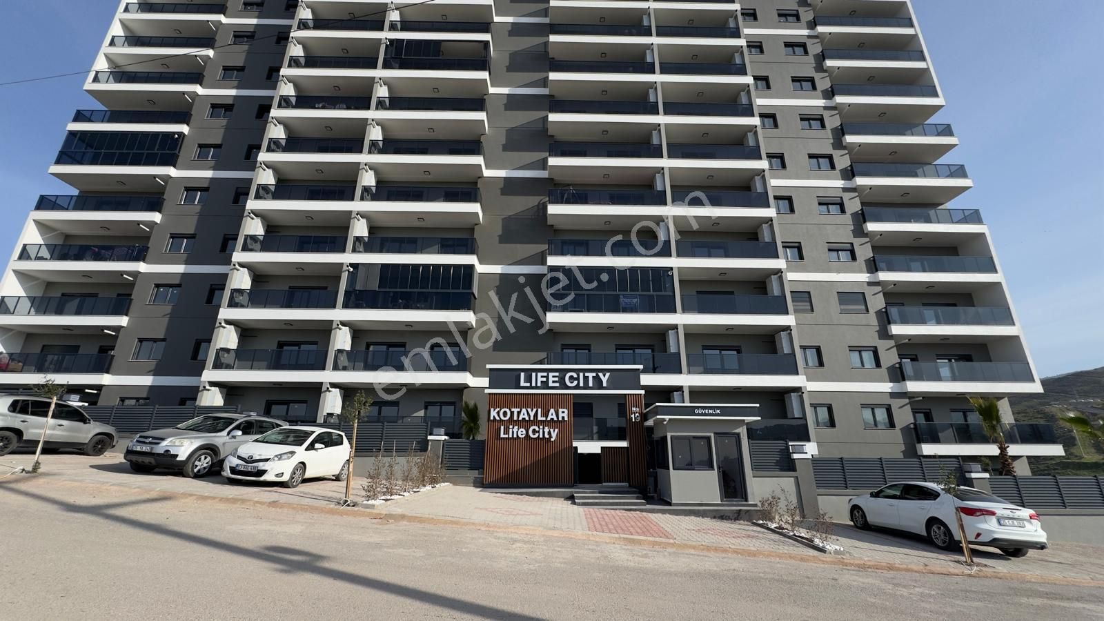 Menemen İstiklal Mah. Ön Cephe 2+1 102 M2 Lüks Kiralık Daire