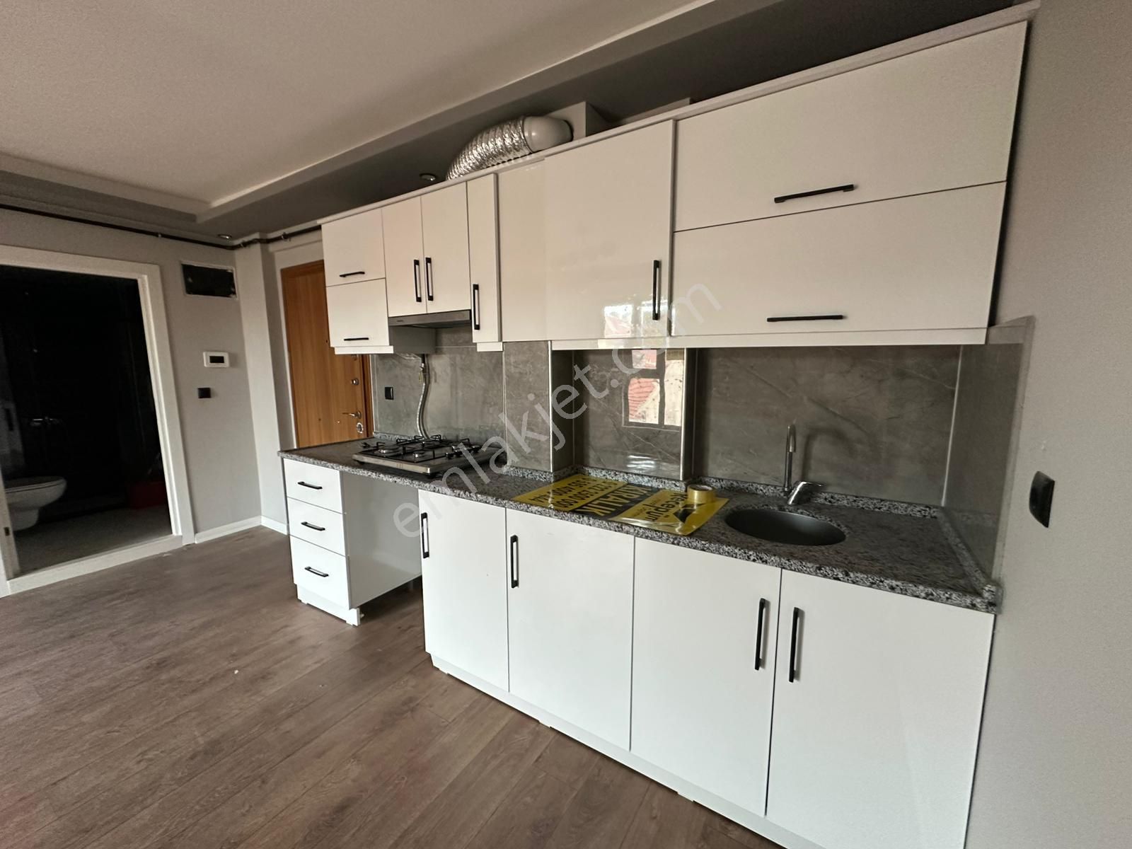 Recep Ümit Emlak'tan Şarhöyük Mahallesi Büyük Park Yakınında (sıfır) Kiralık 1+1 Ferah Daire - Görsel 4