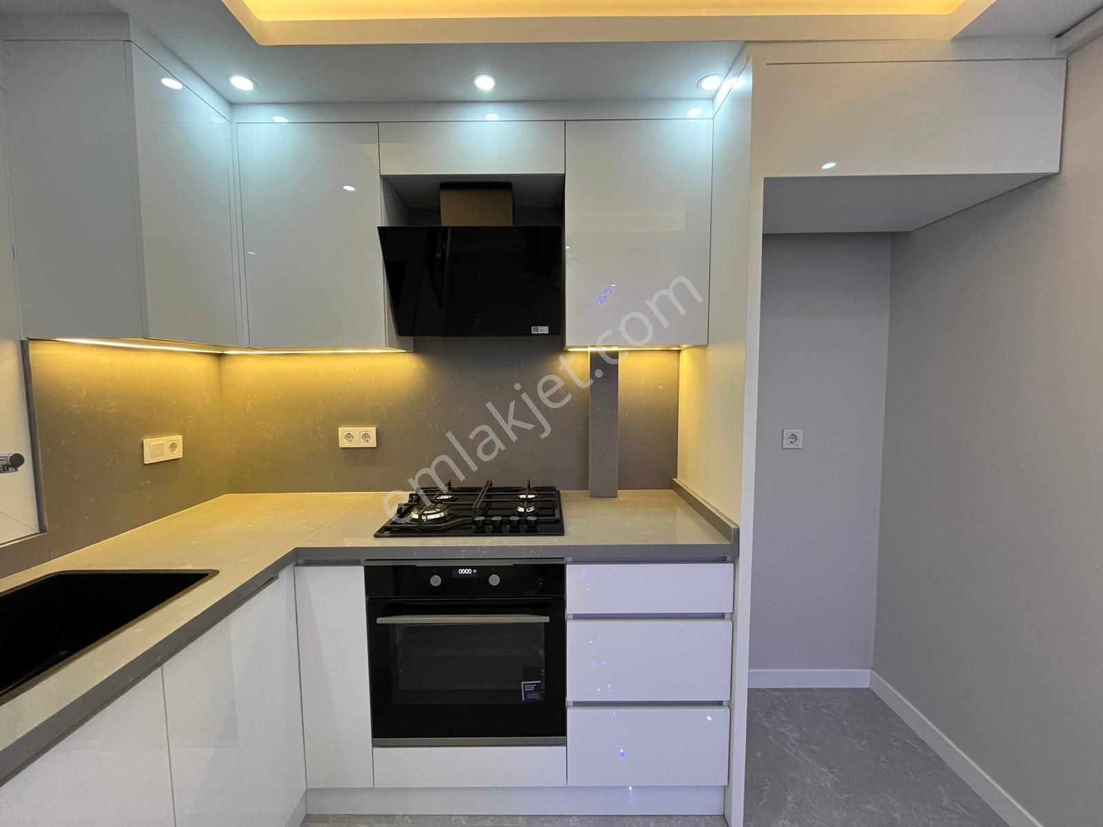 Asil'den Poligonda Cadde Üzeri 2+1 Lüks Yapılı Arakat Daire - Görsel 4