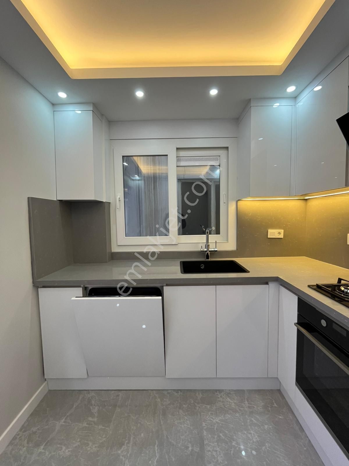 Asil'den Poligonda Cadde Üzeri 2+1 Lüks Yapılı Arakat Daire - Görsel 3