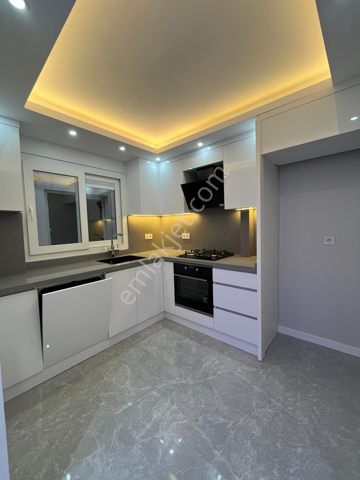 Asil'den Poligonda Cadde Üzeri 2+1 Lüks Yapılı Arakat Daire - Görsel 2