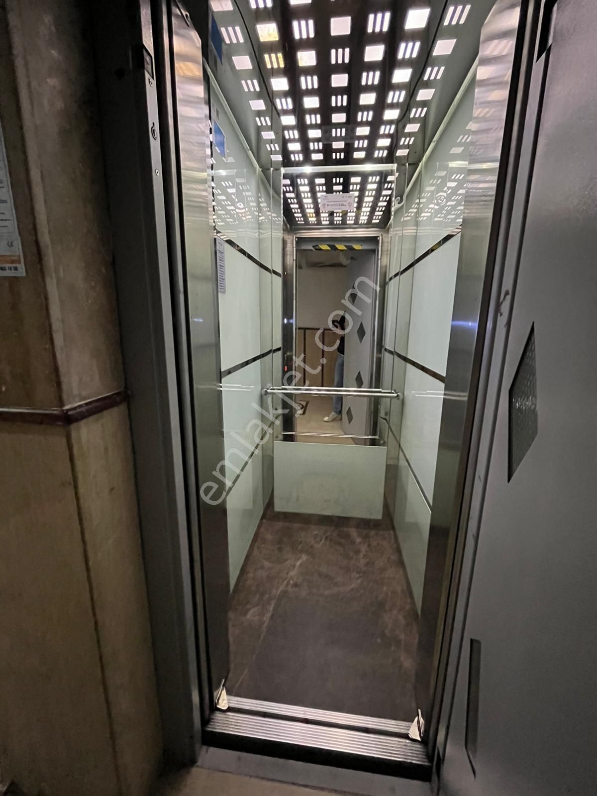 Asil'den Poligonda Cadde Üzeri 2+1 Lüks Yapılı Arakat Daire - Görsel 23