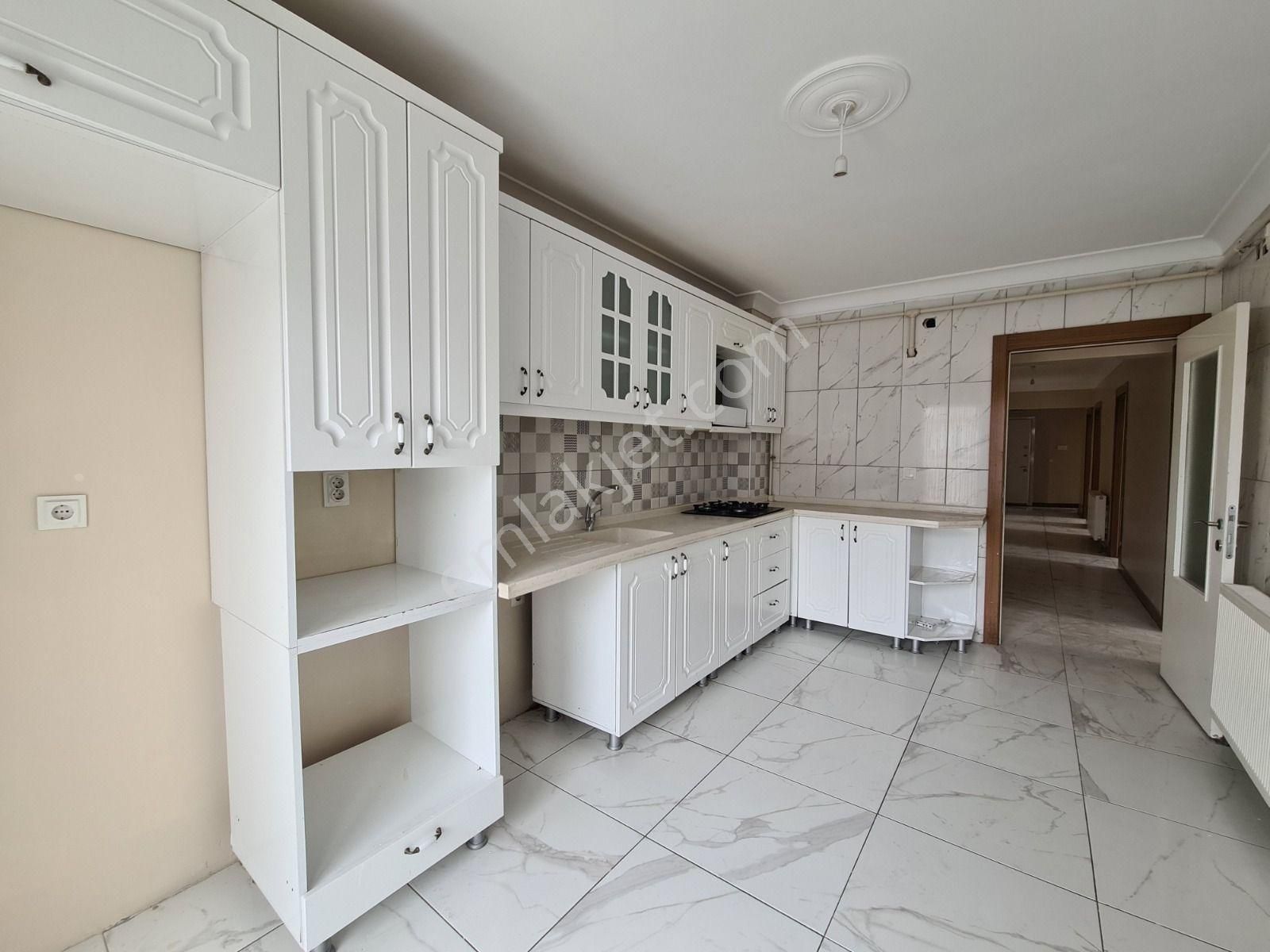 Muhteşem Lokasyon & Emsalsiz Fiyat İle Cadde Üzeri Köşebaşı 4+1 - Görsel 5