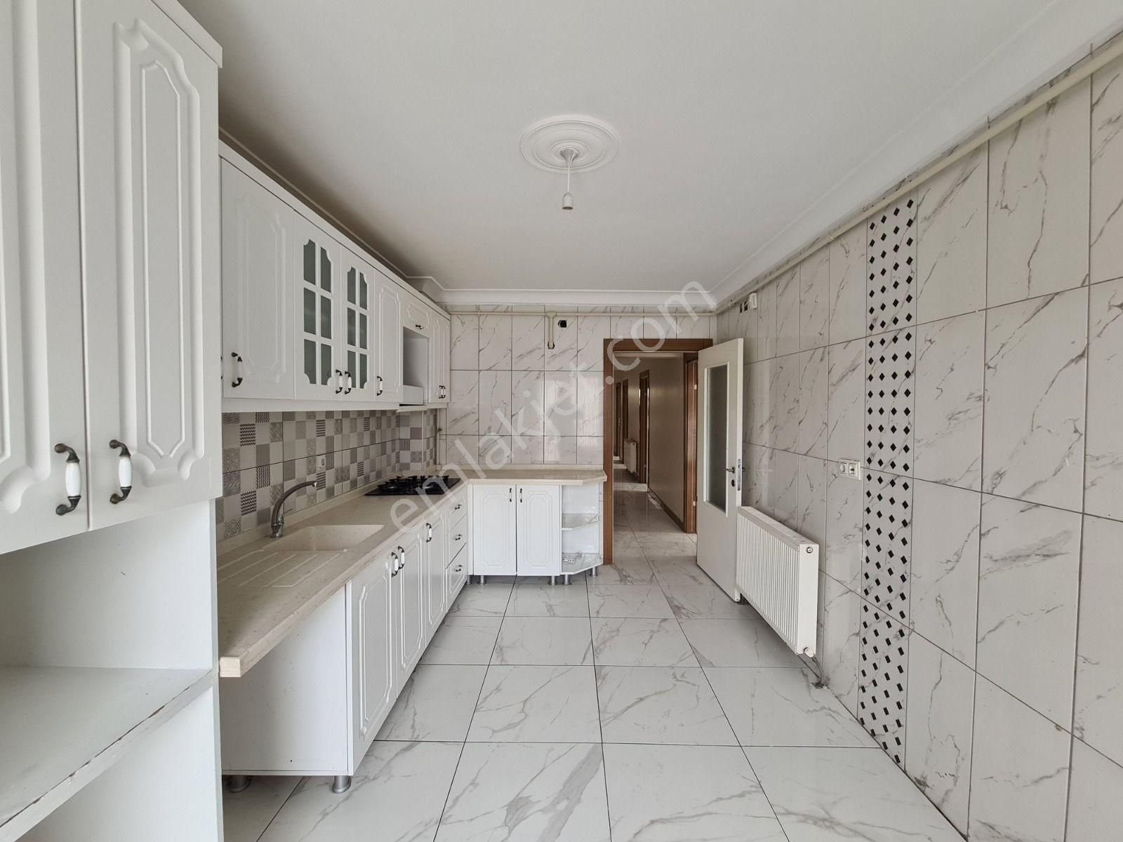 Muhteşem Lokasyon & Emsalsiz Fiyat İle Cadde Üzeri Köşebaşı 4+1 - Görsel 4