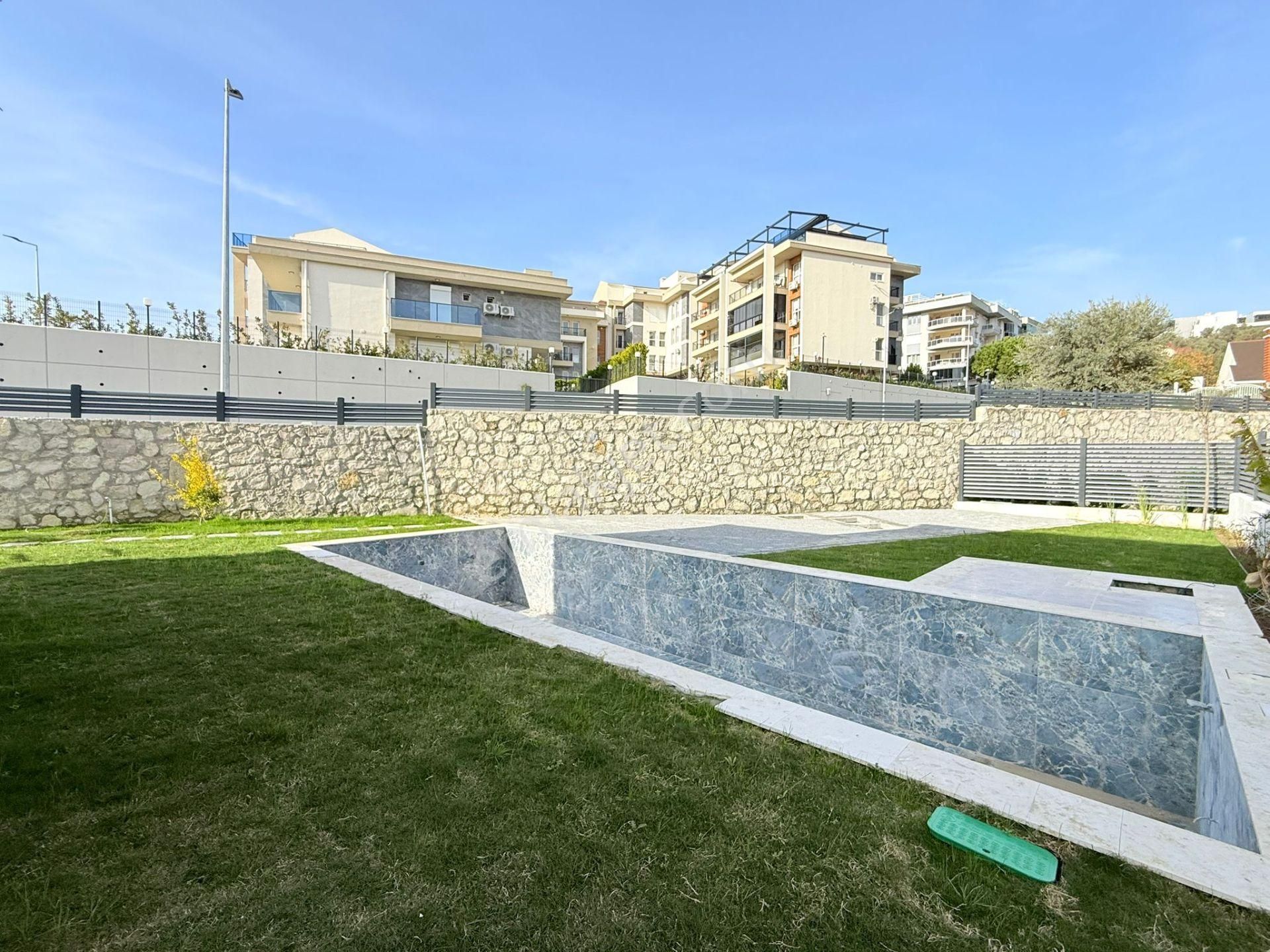 Kusadasında Satılık-özel Havuz/otopark-yerden Isıtma-lüx-500m2 Bahçe-tamamı Müstakil ( Takasa Açık) - Görsel 11