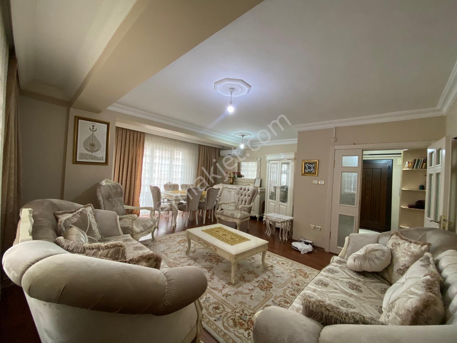 Ümraniye Namık Kemal Mahallesinde Satılık 4+1 Daire