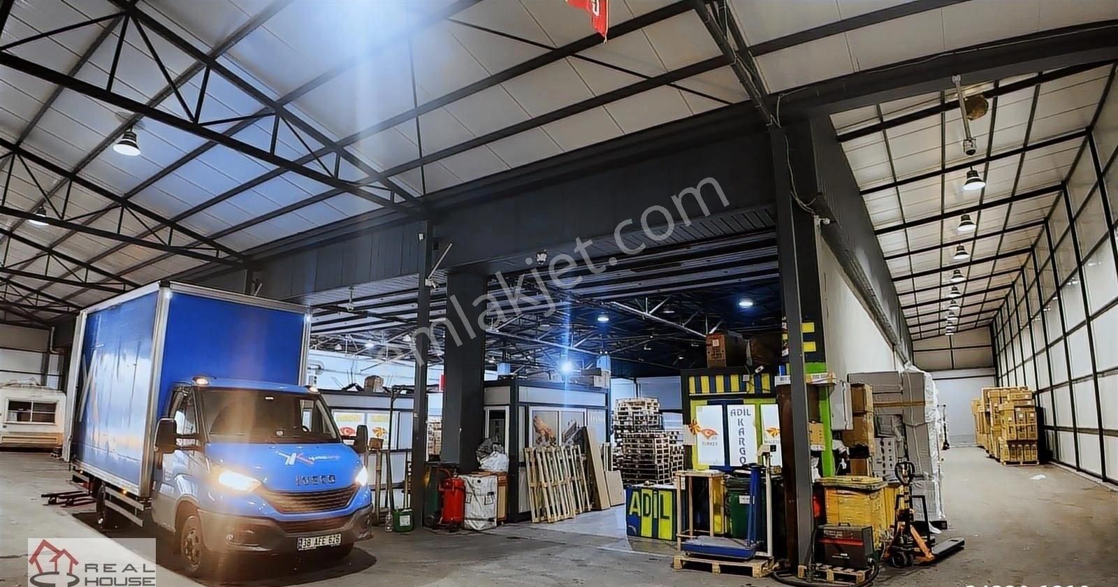 Yenibosna Lojistik Bölgesinde 3300 M² Kiralık Depo-antrepo