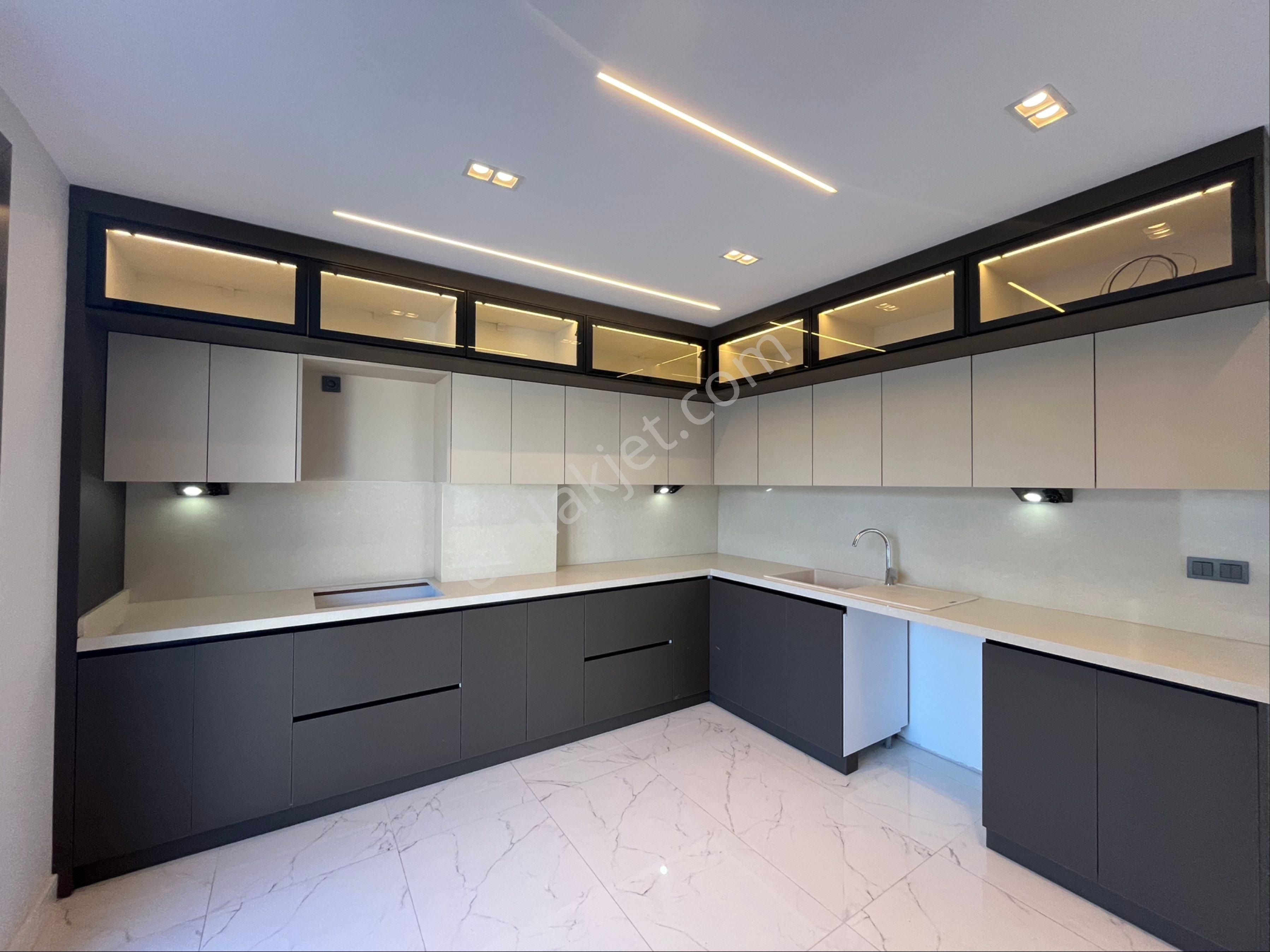 Zirve Gayrimenkul'den Sıfır Tam Mustakil Havuzlu Villa - Görsel 18