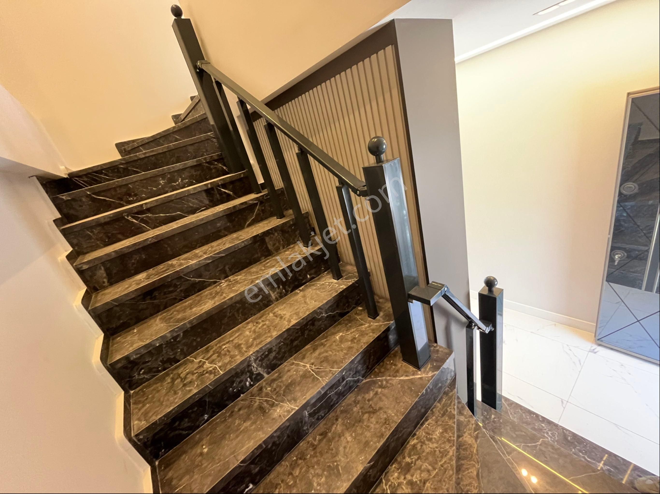 Zirve Gayrimenkul'den Sıfır Tam Mustakil Havuzlu Villa - Görsel 21