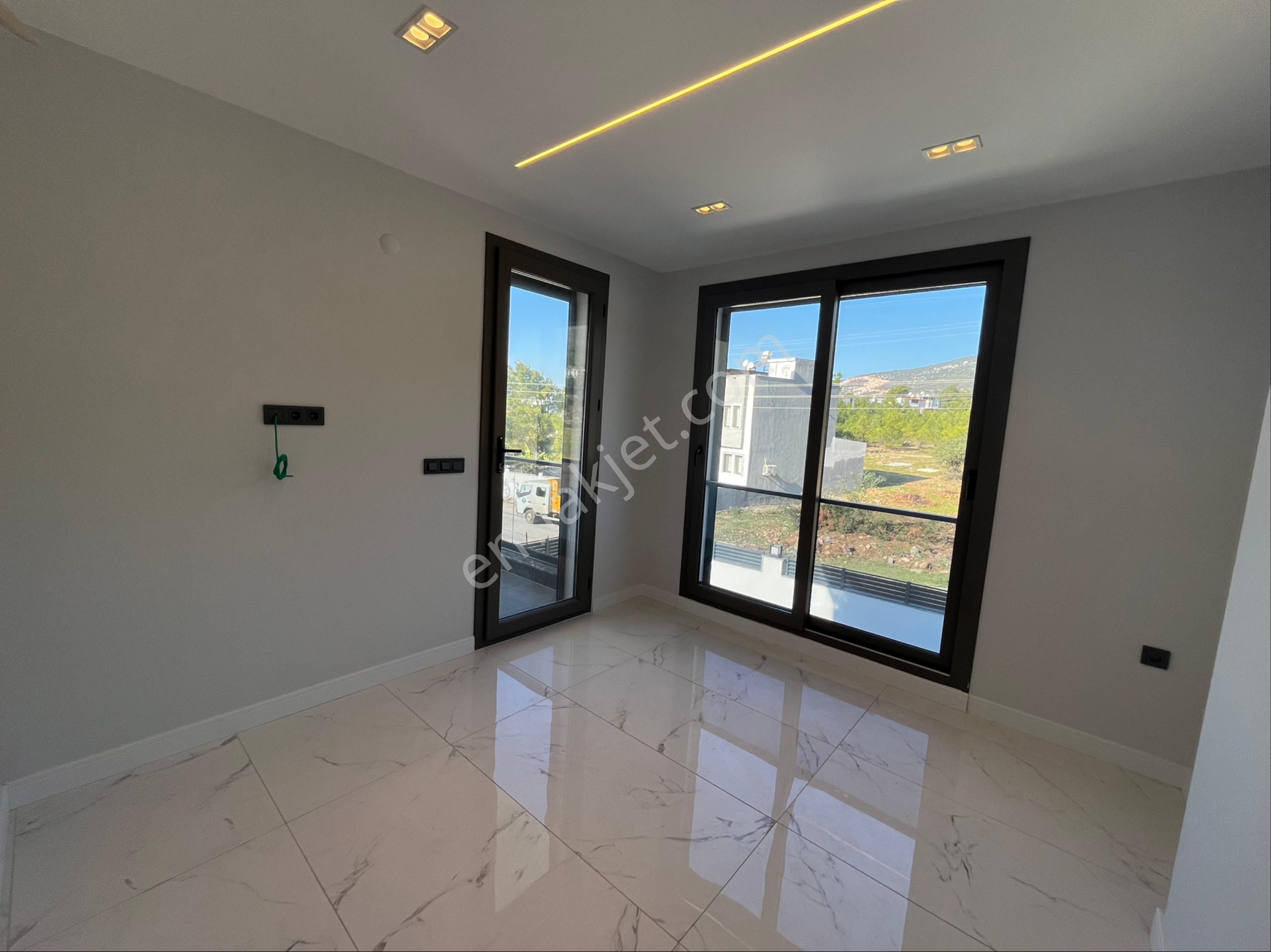 Zirve Gayrimenkul'den Sıfır Tam Mustakil Havuzlu Villa - Görsel 27