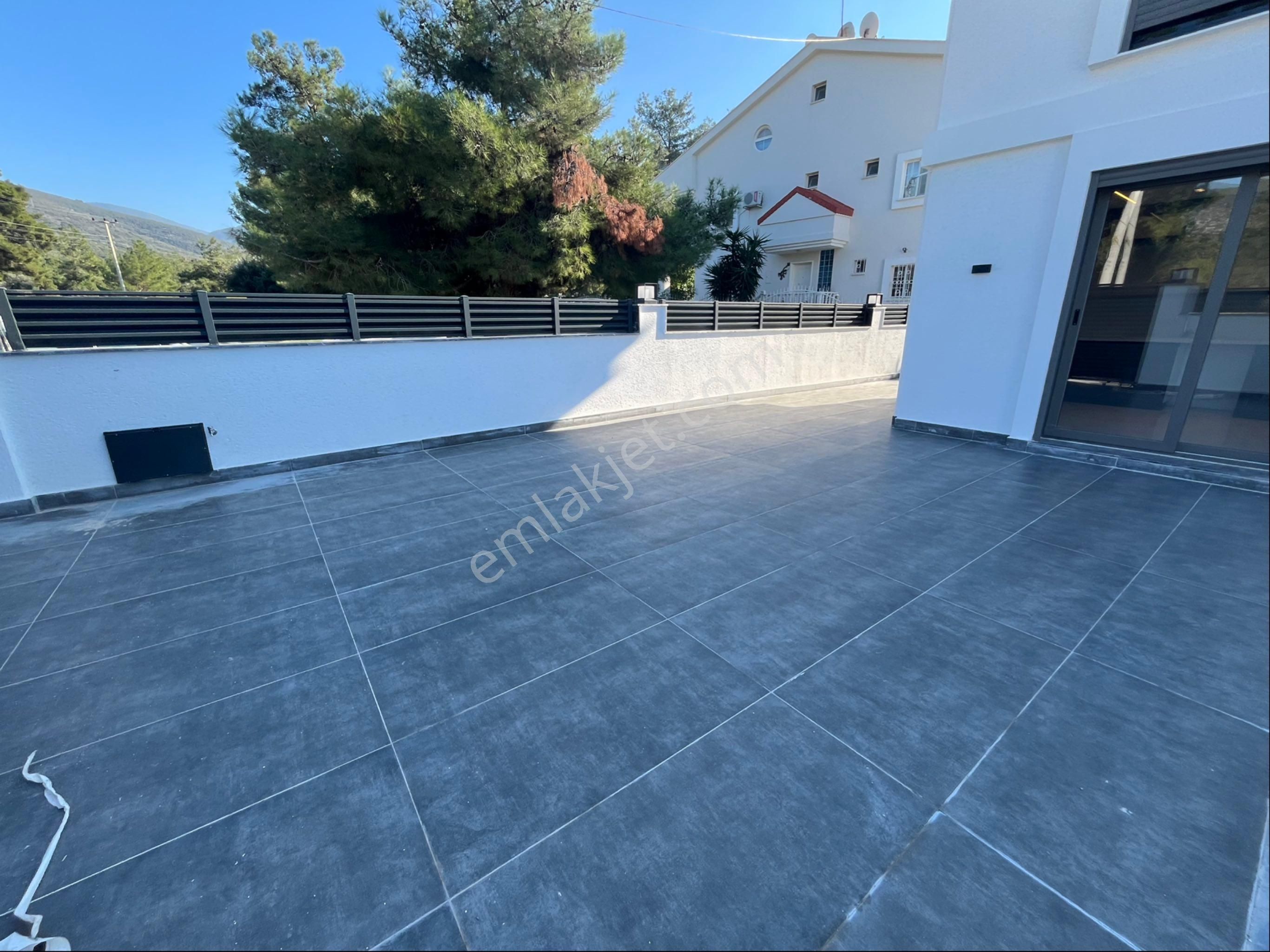 Zirve Gayrimenkul'den Sıfır Tam Mustakil Havuzlu Villa - Görsel 6