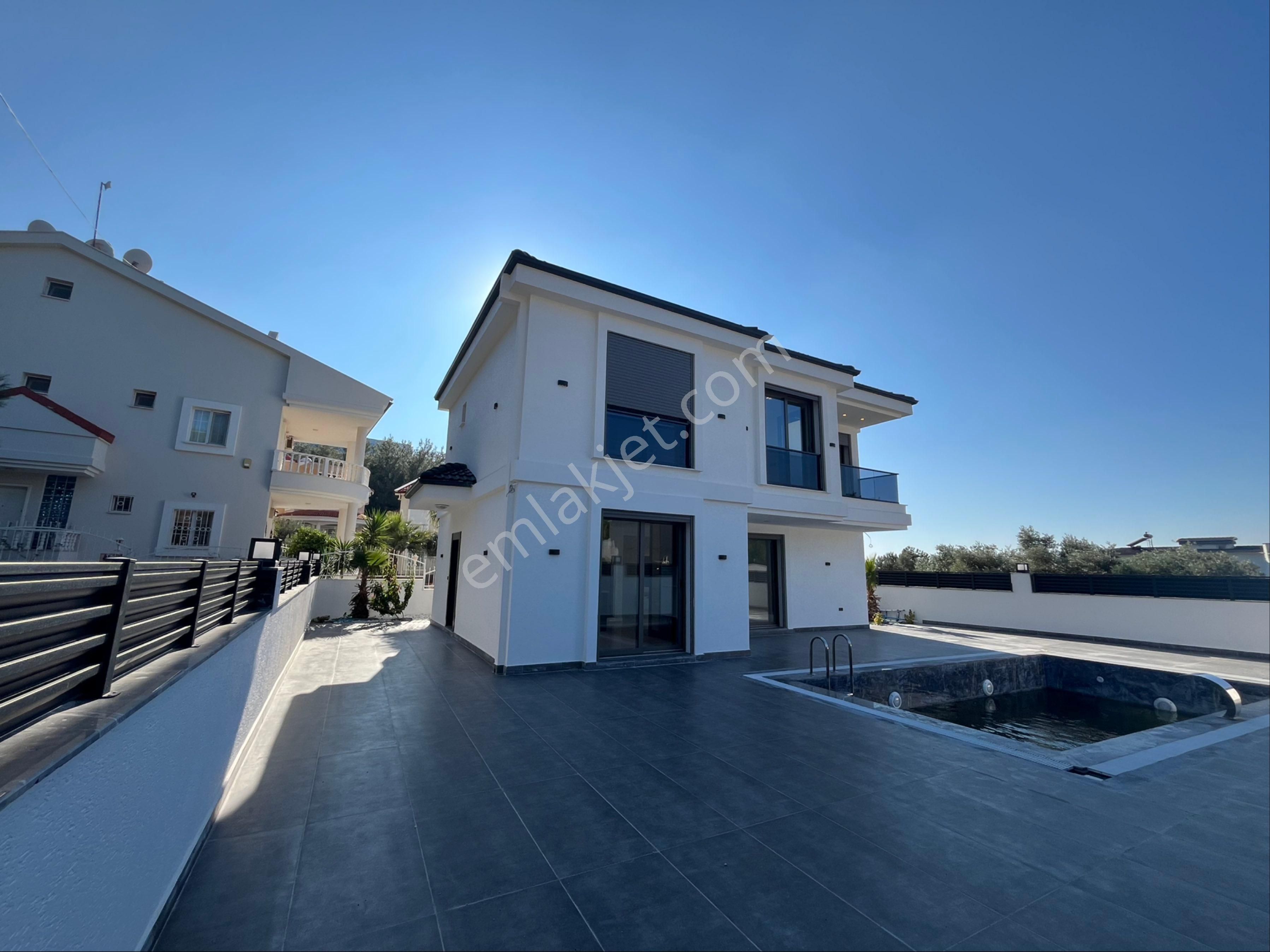 Zirve Gayrimenkul'den Sıfır Tam Mustakil Havuzlu Villa