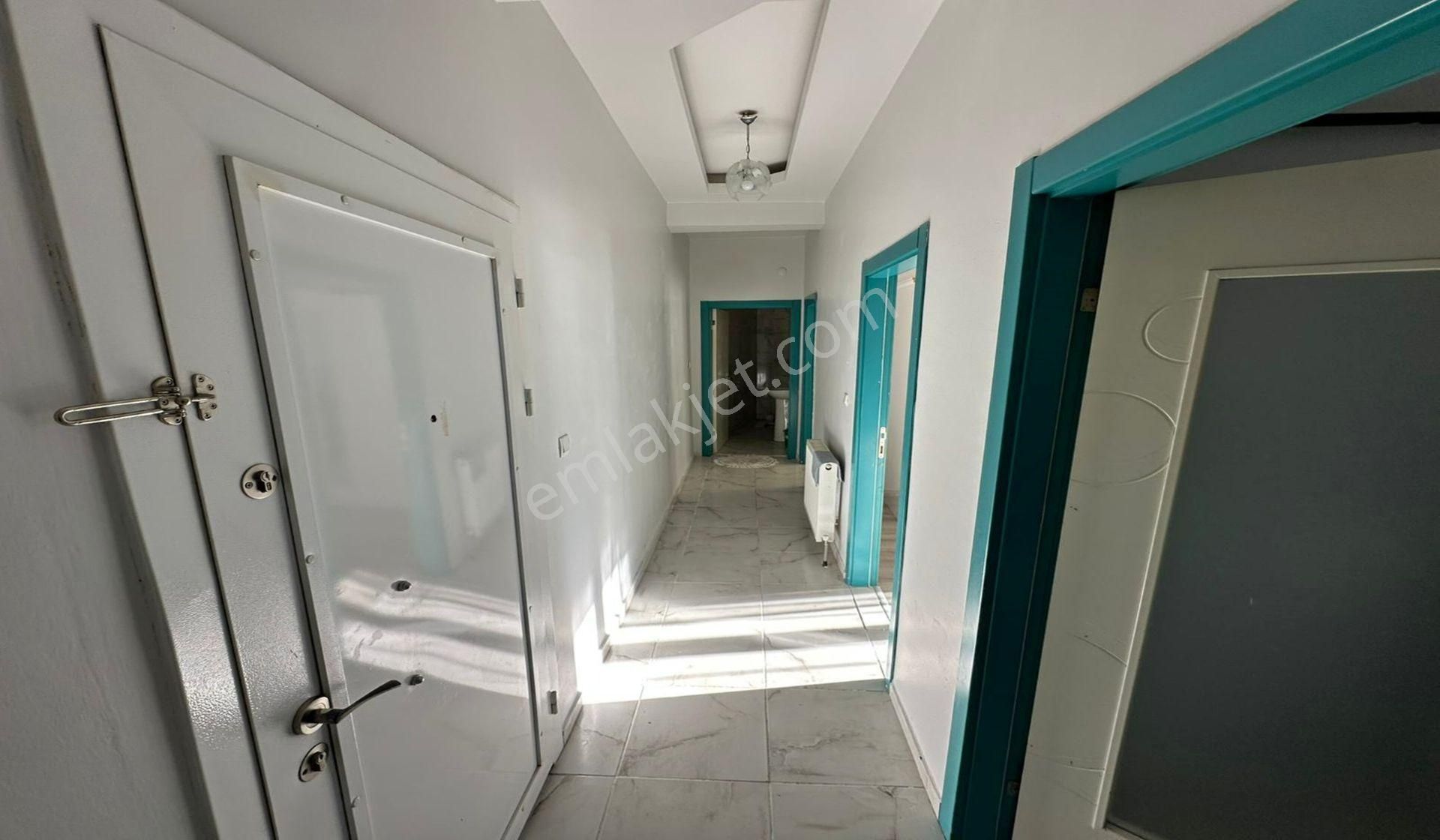 Kanunide Yüksek Giriş Eşyalı Kiralık Daire - Görsel 21