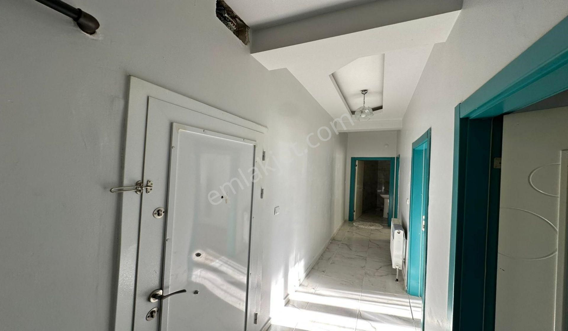 Kanunide Yüksek Giriş Eşyalı Kiralık Daire - Görsel 23