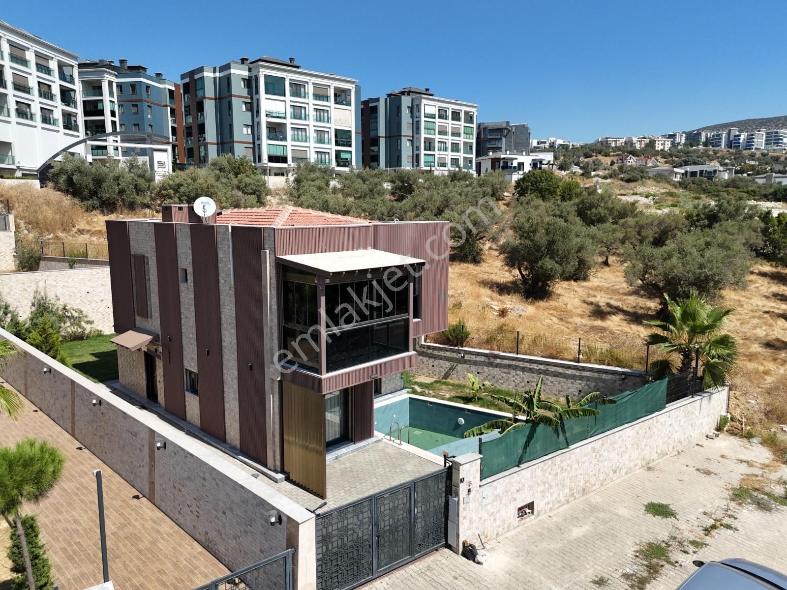 Kusadasında Satılık-özel Havuz/otopark-yerden Isıtma-lüx-480 M2 Bahçe-full Esyalı-tamamı Müstakil - Görsel 3