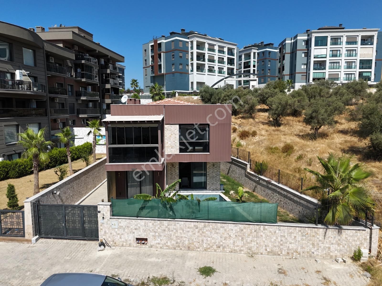 Kusadasında Satılık-özel Havuz/otopark-yerden Isıtma-lüx-480 M2 Bahçe-full Esyalı-tamamı Müstakil - Görsel 2