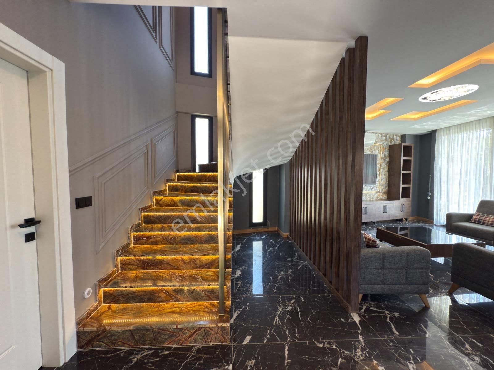 Kusadasında Satılık-özel Havuz/otopark-yerden Isıtma-lüx-480 M2 Bahçe-full Esyalı-tamamı Müstakil - Görsel 16