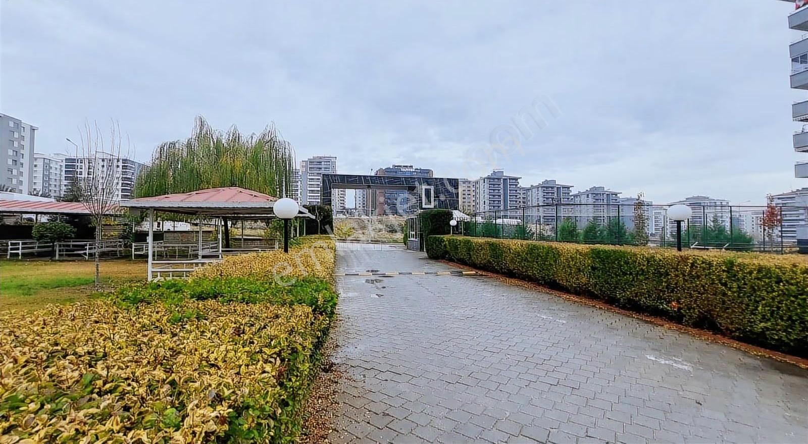 Şemikler'de, Site İçi Arakat 3+1 Fırsat Daire - Görsel 2