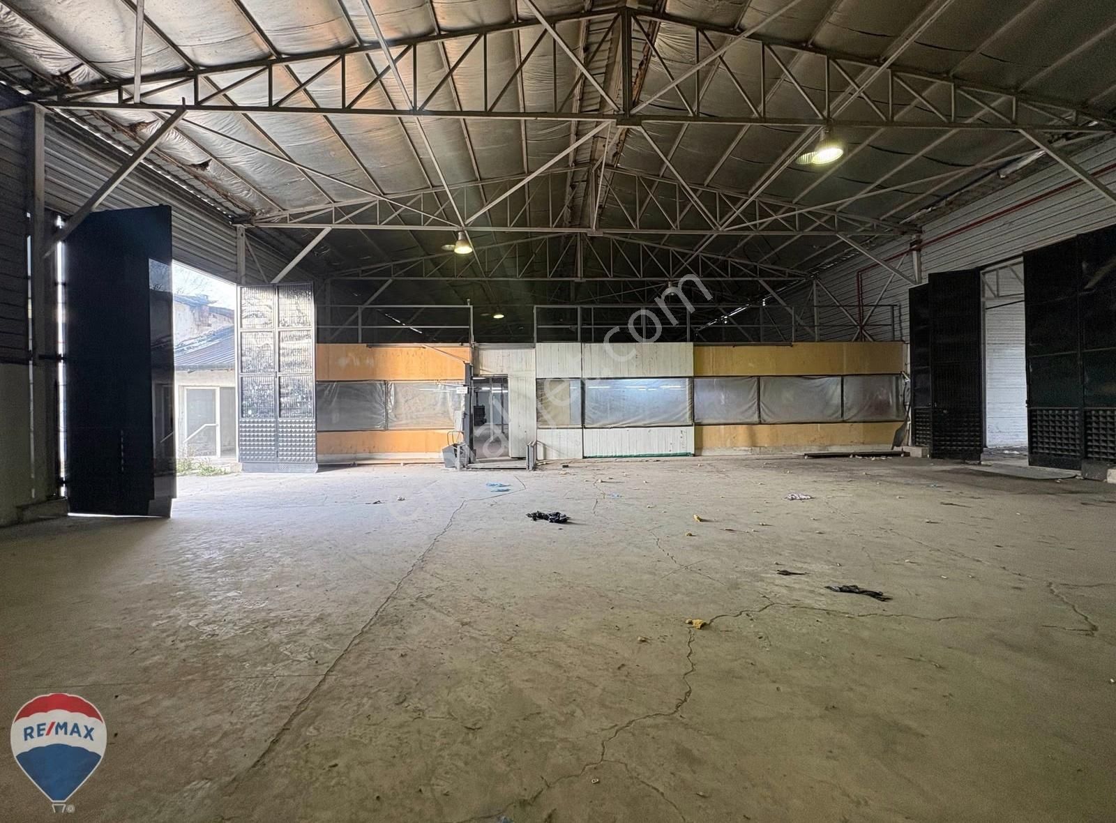 Remax Mavi'den Adapazarın'da Geniş/yüksek Kullanımlı 1230m2 Depo - Görsel 18