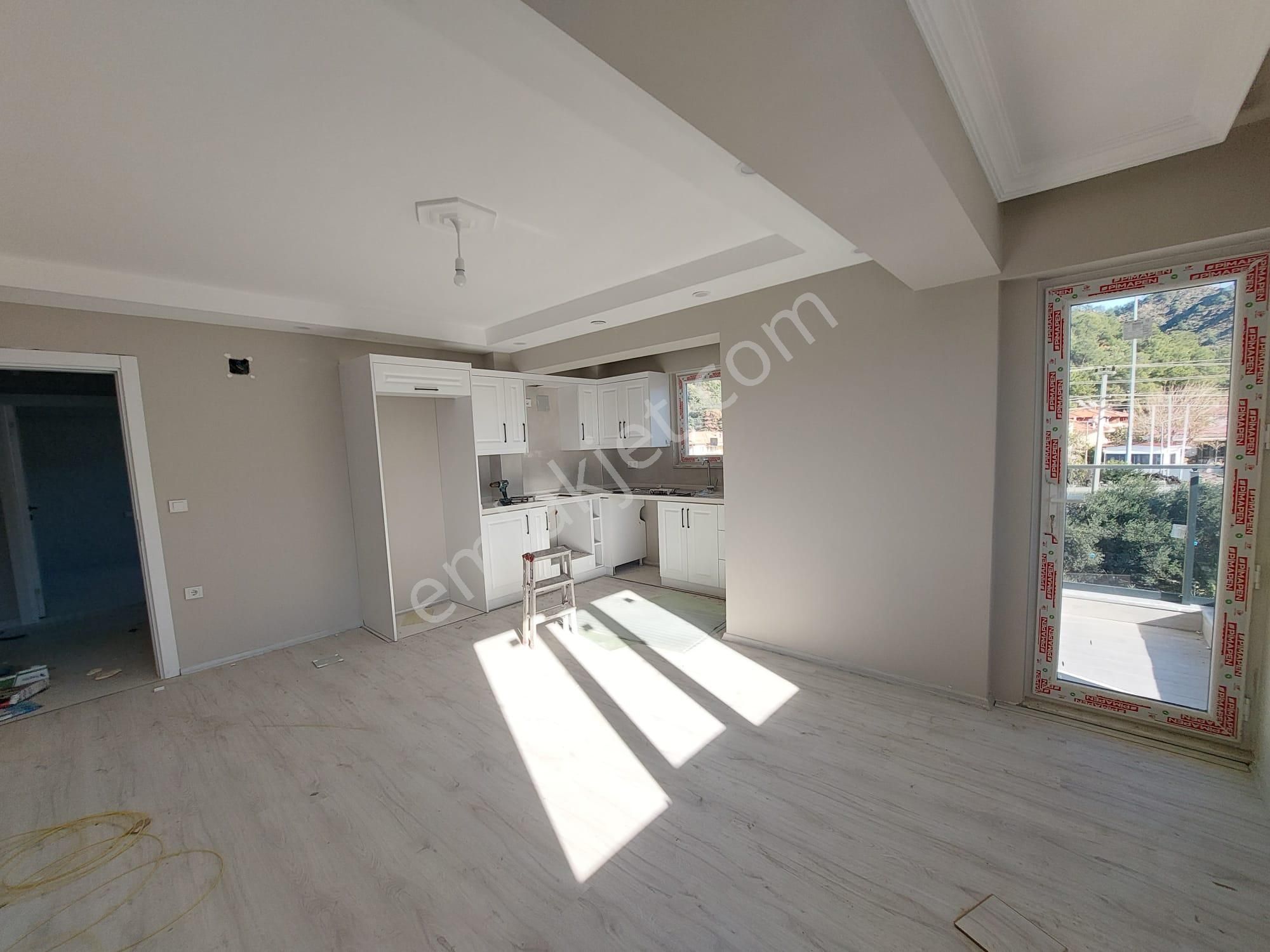 Muğla Ortaca Merkezde Yüzme Havuzlu Sıfır 3 Katlı Binanın Orta Katında Bulunan 2+1 Daire Satılık - Görsel 3