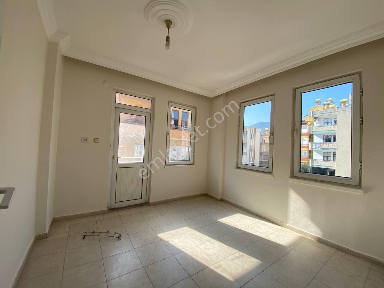 Alanya Merkez'de 2+1 Ayrı Mutfaklı Güney Cephe Temiz Boş Daire - Görsel 11