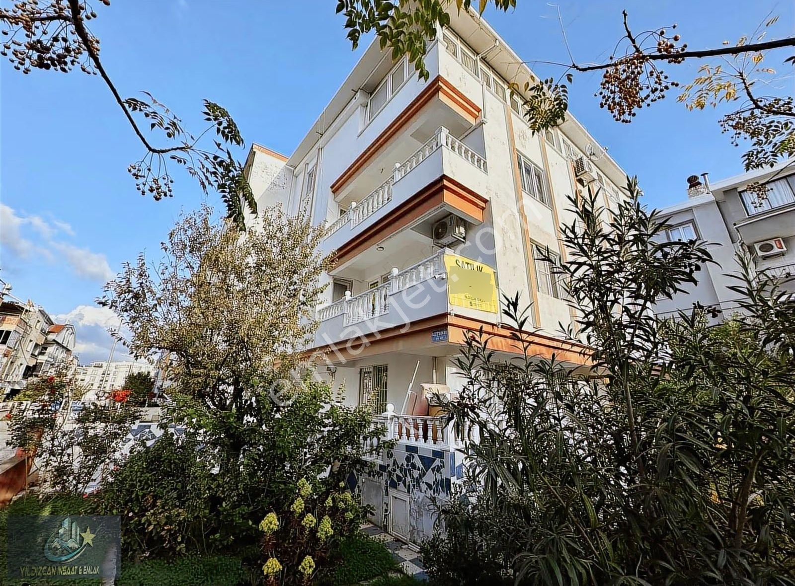 Didim Efelerde Satılık 3+1 Ayrı Mutfak Arakat-katta Tek Geniş Ev